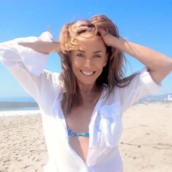 А на море белый песок