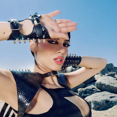 EDM-дайджест: Sara Landry, Amelie Lens и NXT Festival в Севилье