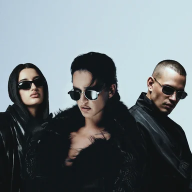 Новая жизнь легенды: Zivert, очки и кольца и VONAMOUR выпускают ремейк на хит Децла «Слёзы»